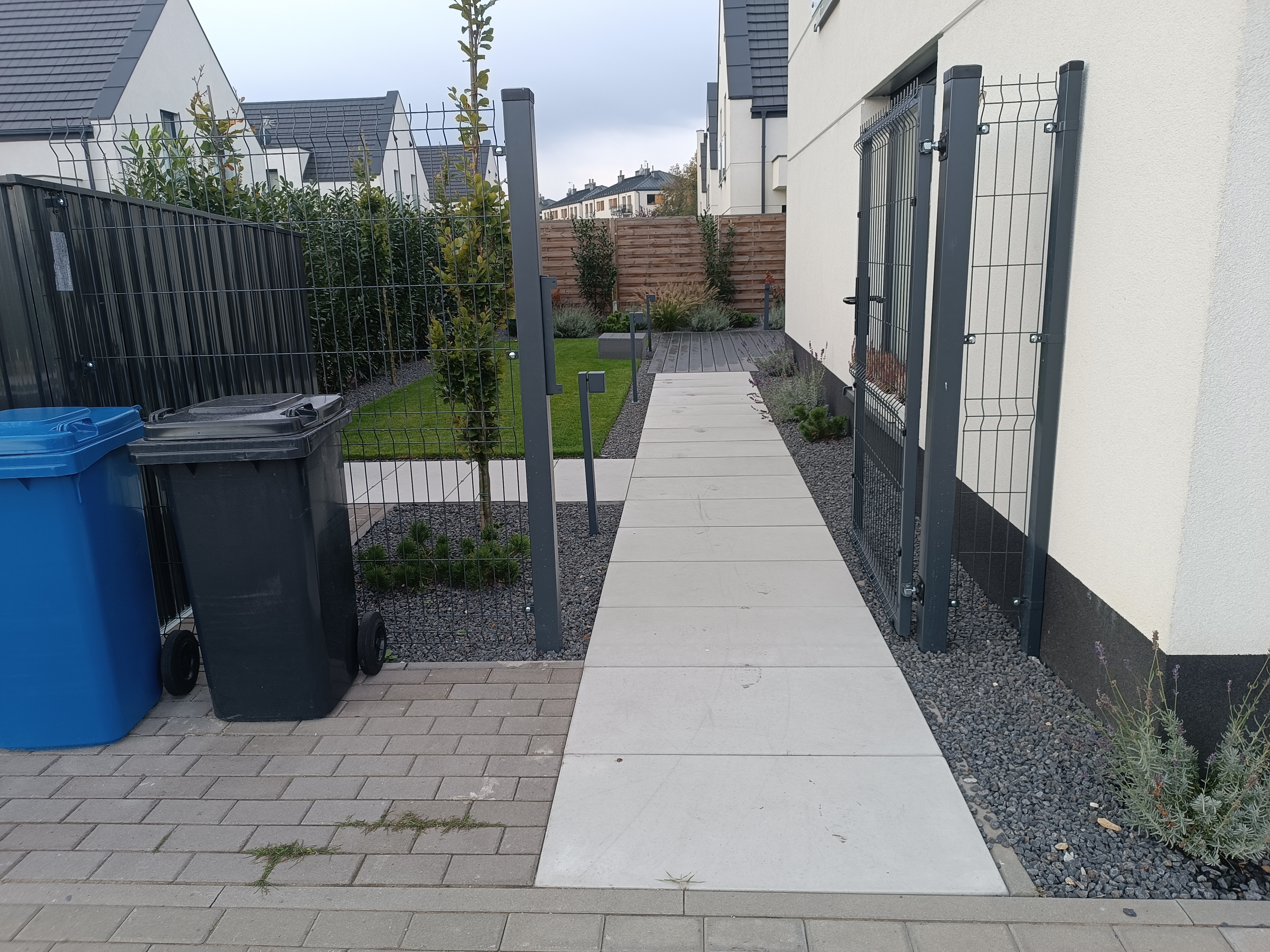 Układanie krawężników i obrzeży betonowych – realizacja Oława